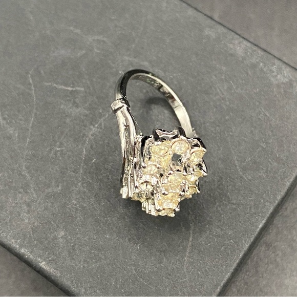 Vintage 18kt Rhodium Plated Tiered Cluster Ring with Clear Rhinestones - Picture 10 of 16